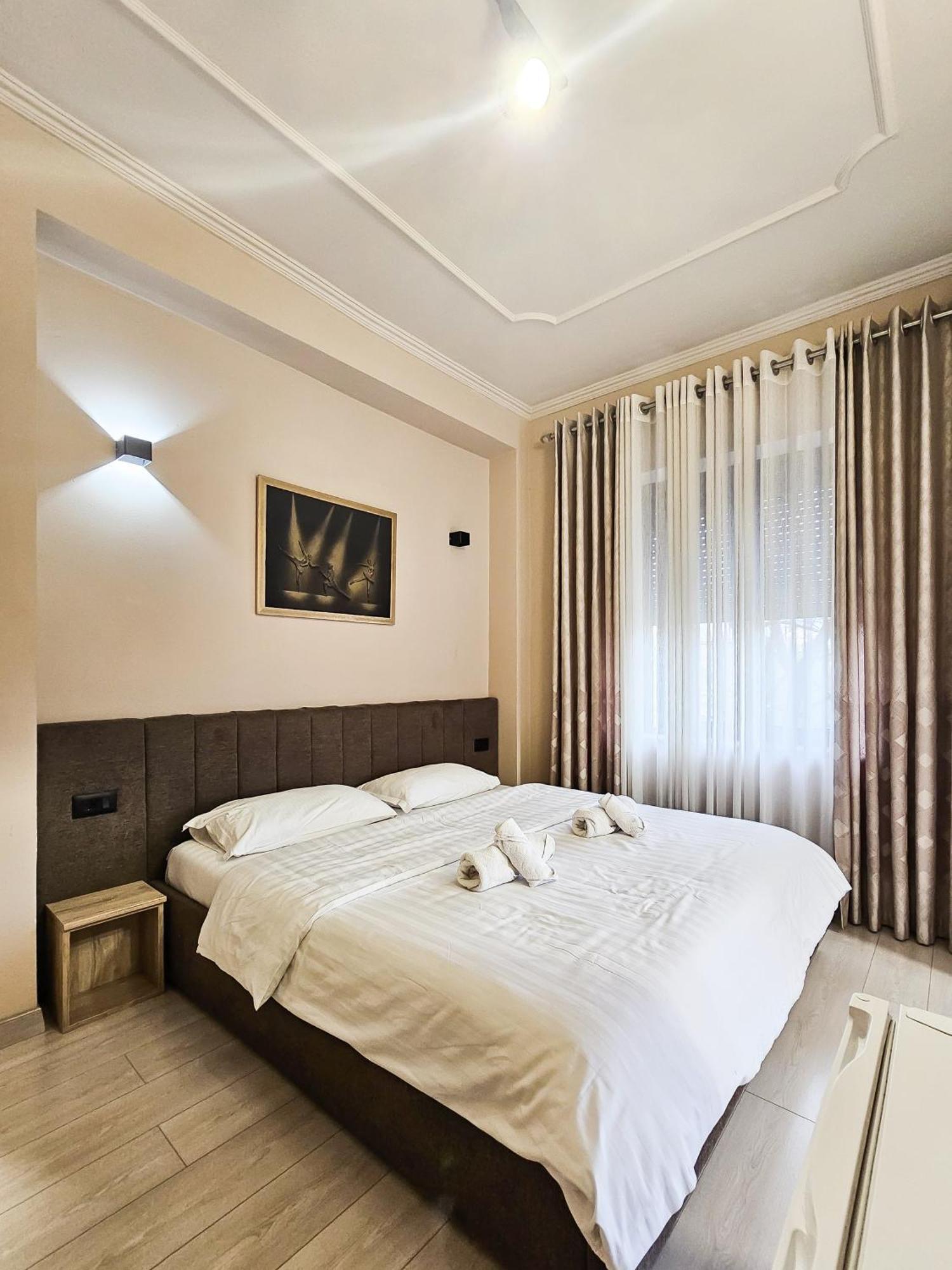 Sunflower Junior Suite Tirana Exterior foto